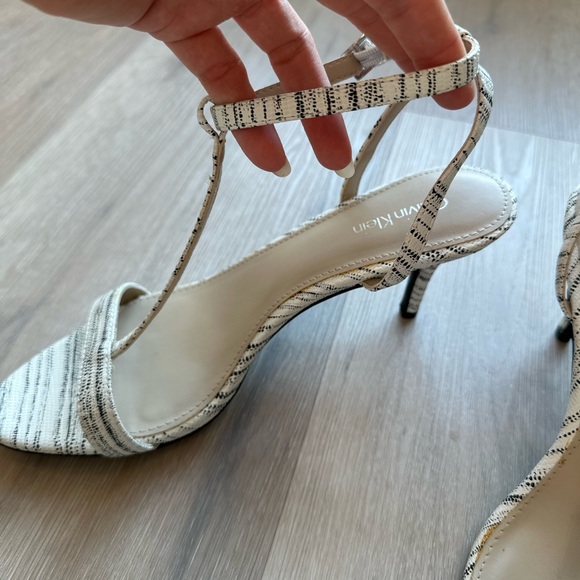 Calvin Klein T-Strap heels zebra/snake - Picture 3 of 7